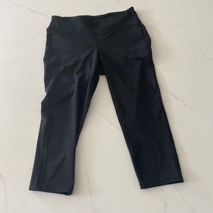 NWOT Women's GapFit Cropped Leggings Large